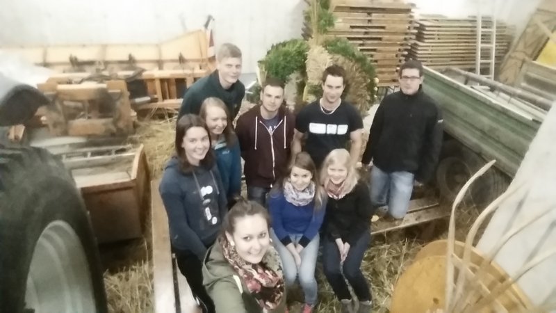 Erntekrone binden und Erntedank 2015